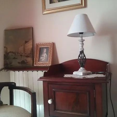 A Casa Di Amelia منزل للإقامة أوفيدا